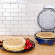 Uncanny Brands WM1-HPO-HOG-ME Harry Potter Hogwarts Waffle Maker