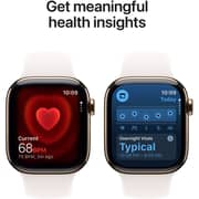 ساعة أبل سلسلة 11 تدعم الاتصال الخليوي والمدعومة بنظام تحديد المواقع GPS، بمقاس 46 ميلي متر، ومزودة بغطاءٍ من الألمنيوم ذو اللّون الذهبي، مع سوار حلقي رياضي باللّون الوردي الفاتح، مقاس متوسط/ كبير