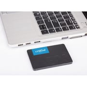 محرك أقراص SSD المحمول Crucial BX500 بواجهة SATA وسعة تخزين 500 جيجابايت، يتميز بتقنية الذاكرة ثلاثية الأبعاد 3D NAND ويأتي بحجم 2.5 بوصة، بلون رمادي موديل CT500BX500SSD1