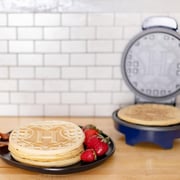 Uncanny Brands WM1-HPO-HOG-ME Harry Potter Hogwarts Waffle Maker