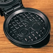 Uncanny Brands WM3-HPO-HP1-ME Harry Potter Icon Mini Waffle Maker