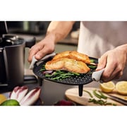 Philips 7000 Series XXL Connected Air Fryer 8.3L with Food Thermometer – HD9880/91