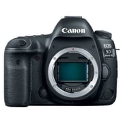 كاميرا كانون رقمية بعدسة أحادية عاكسة سوداء طراز EOS 5D Mark IV  مع عدسة مقاس 24-105 مم ومثبت صورIS ومزودة بتقنية USM.