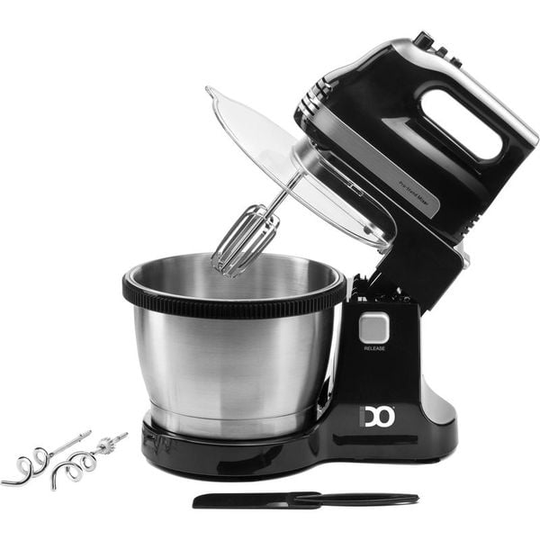 Hand deals mixer bowl